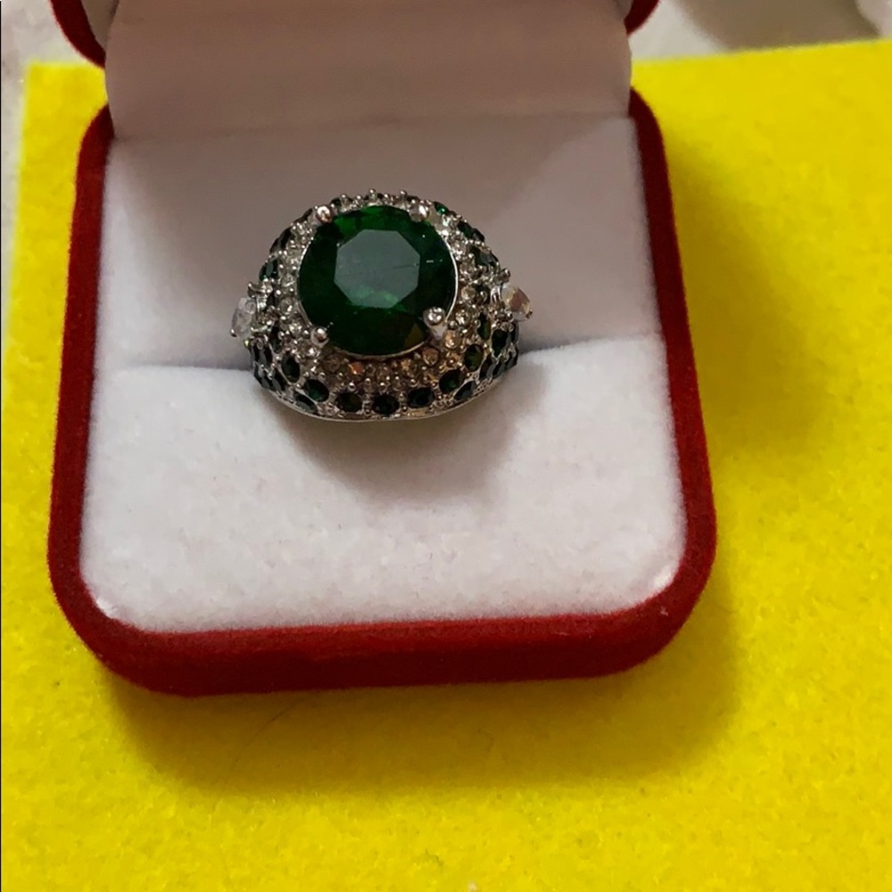 New Emerald Crystal Cocktail rings Sizes 6, 7, 8 - Picture 4 of 4